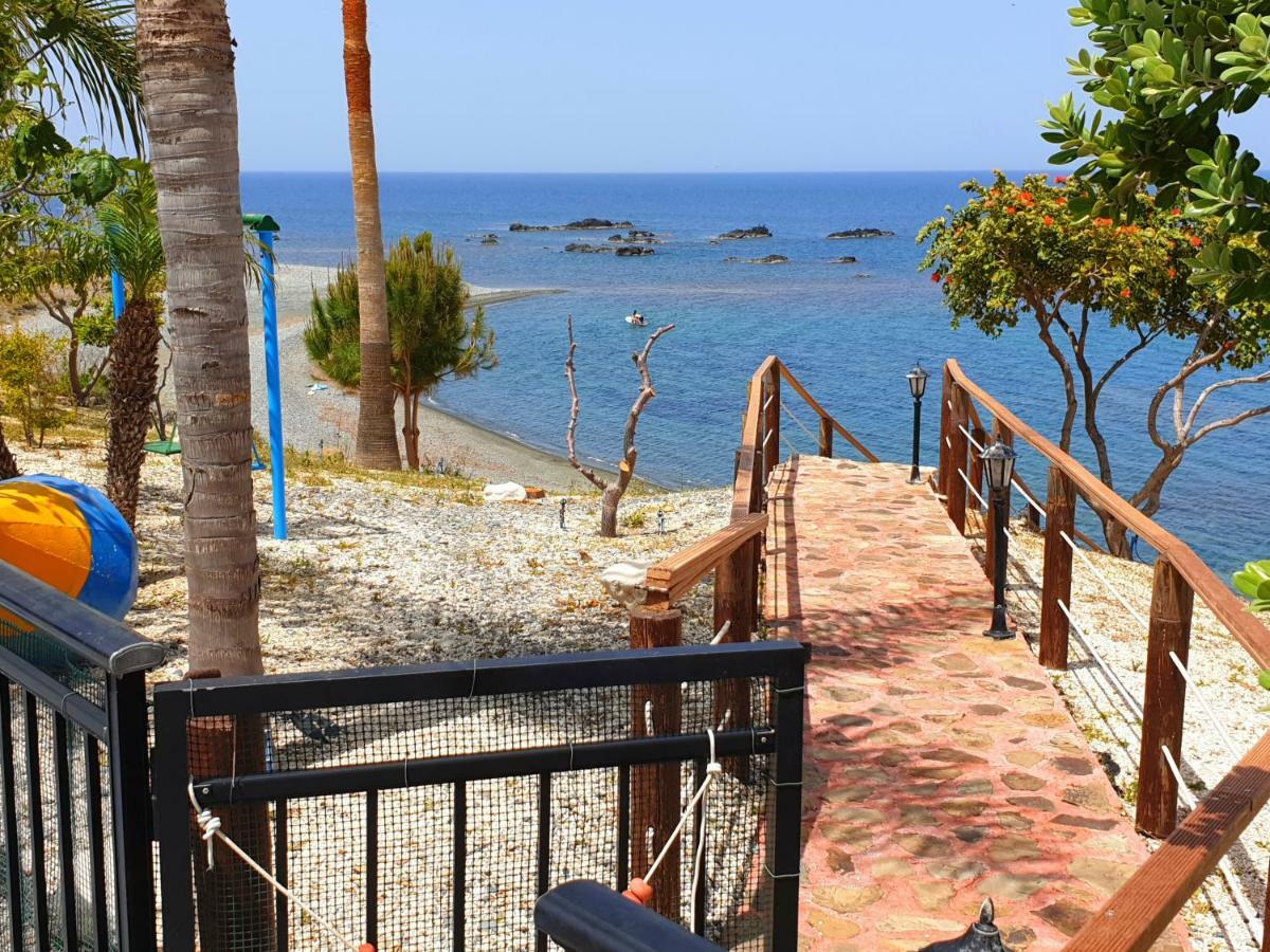 Astrofegia Beachfront Villa Pomos Exterior foto